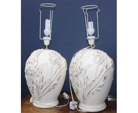 PAIR OF MODERN BEDSIDE LAMPS together with a collection of glass and ceramic vases
