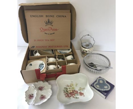 A boxed vintage Ridgway Potteries Queen Anne 21 piece tea set in "Sapphire" pattern. Together with a small quantity of cerami