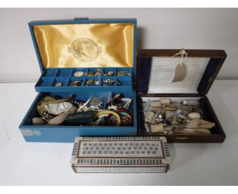 A tray containing jewellery boxes, costume jewellery, an eastern inlaid box, hat pins, a Rotary wrist watch box, etc 