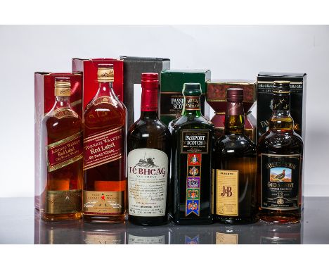TE BHEAG
Blended Scotch Whisky. 70 cl, 40% volume. In presentation carton.
PASSPORT
Blended Scotch Whisky. 75 cl, 43% volume.