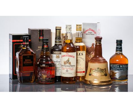 CANADIAN CLUB
Blended Canadian Whisky. 6 years old. Exported. 75 cl, 40% volume.
BELL'S
Blended Scotch Whisky. 75 cl, 40% vol