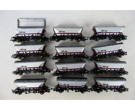 Hornby - 12 x unboxed OO gauge HAA Hopper wagons in EWS grey and brown livery # R6041. They appear in Very Good condition ove