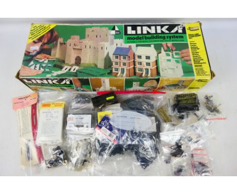 Bachmann - South Eastern - Hornby - Linka - A collection of OO gauge accessories including wheels, couplings, detail parts, w