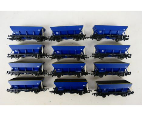 Bachmann - A train of 12 x unboxed OO gauge HEA Hopper wagons in Mainline blue livery # 33553. They appear in Very Good condi