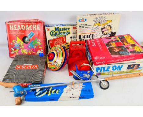 Chad Valley - Ideal - Keil Kraft - Others - A mixed group of boxed games and unboxed vintage toys. Lot includes an Ideal 'Eve