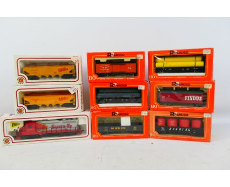 Bachmann - Rivarossi - A group of boxed HO scale models including a Santa Fe EMD GP30 Diesel # 41-630-02, 2 x Union Pacific H