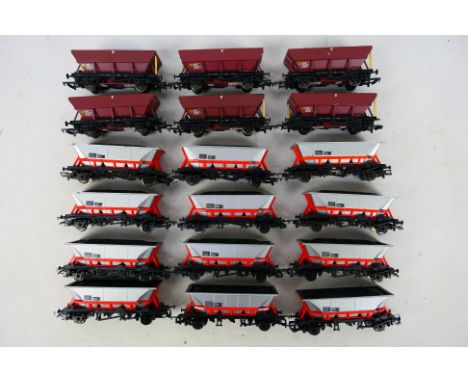 Hornby - Bachmann - A collection of 6 x HAA Hopper wagons in brown # 360634 and 12 x HAA Hopper wagons in grey and red # R249