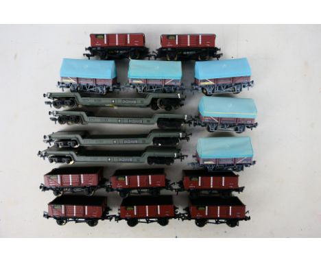 Bachmann - A group of 8 x unboxed OO gauge wagons, 12T Hybar open wagons in BR brown # 37876, 4 x Bogie Well wagons in BR gre