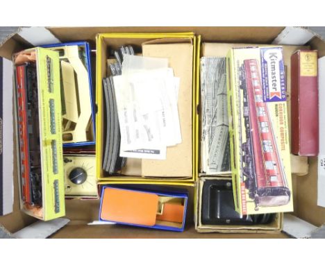 Trix Twin OO gauge railway and accessories to include permanent way formation No.925, Many Ways through station 3006, control