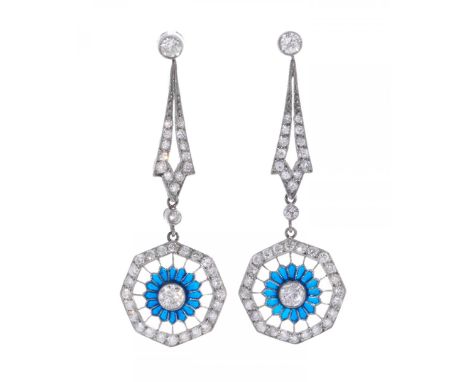 Pair of long earrings with movement, art deco style, bird's eye model. Upper body with geometric design crowned by brilliant-