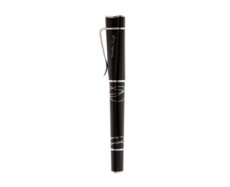 MONTBLANC FOUNTAIN PEN "JONATHAN SWIFT WRITERS EDITION".Rhodium-plated 18 Kts. gold nib.Limited edition.No box.Dimensions: 14