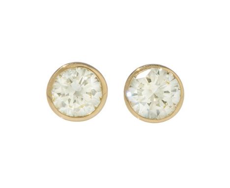 Pair of sleepy earrings in 18kt yellow gold. Frontis with brilliant cut diamond, K SI with ca. 0.82 cts. the pair, set in cha