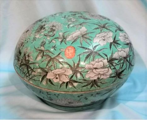 A Chinese large porcelain box/covered vase in the Dayazhai style, Tongzhi/Guangxu, decorated with birds, flowers, etc., again