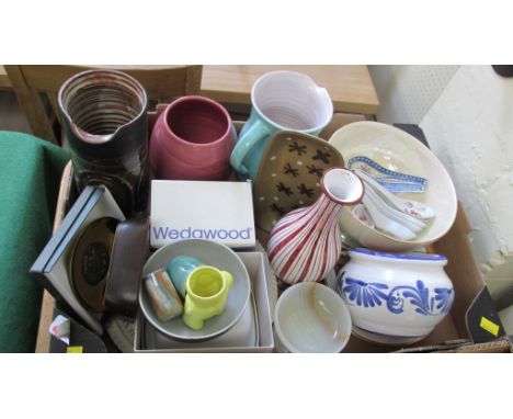 A mixed lot, including a Briglin Studio pottery jug, Chinese rice spoons, Devon Fieldings lustre bowl and other items