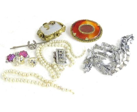 A small quantity of vintage costume jewellery, to include an agate Victorian memorial brooch, a moonstone type set decorative