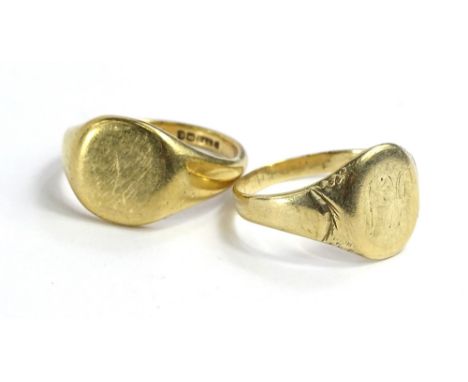Two 9ct gold signet rings, one of plain square design shield, the other with oval shield with rubbed initials and etched shou