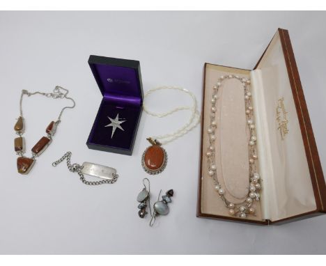 A brown jewellery box containg items of sterling silver and gem set jewellery to include necklaces, earrings pendant with a b