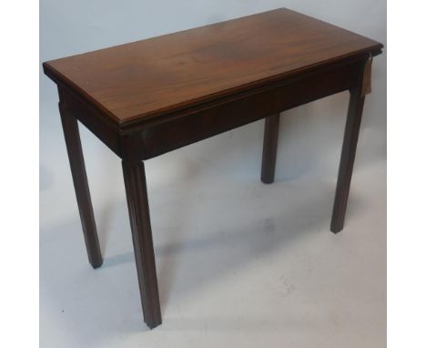 A Georgian mahogany card table, H.73 W.91 D.45cm 