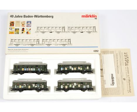 4392 40 Year Wagon Set, with a guide leaflet to the posters and an NWZ Newspaper. Conditions: Excellent to Near Mint, boxes E