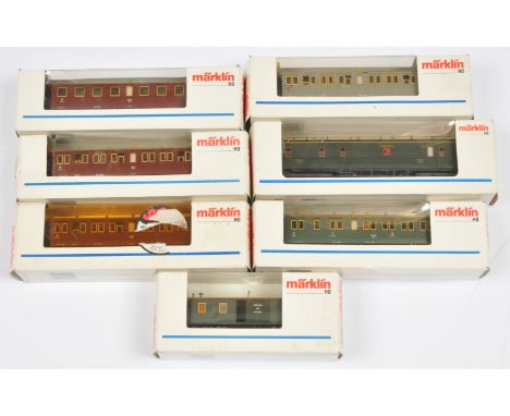 Assorted Marklin HO Carriages: 4214 4th Class and 2 x 4-wheel type, 4210 Composite, 4229 Baggage, 4212 Baggage all in Green l