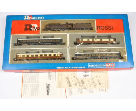 Rivarossi HO 0332 SNCF Wagon-Lits Train Pack containing 4-6-2 Nord lined brown livery Pacific Class Loco No.3.1177, 4 x Wagon
