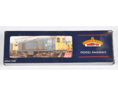Bachmann OO Gauge 32-033DS Bo-Bo BR green Class 20 Diesel Loco No.D8158 with factory fitted DCC sound. Condition is Near Mint