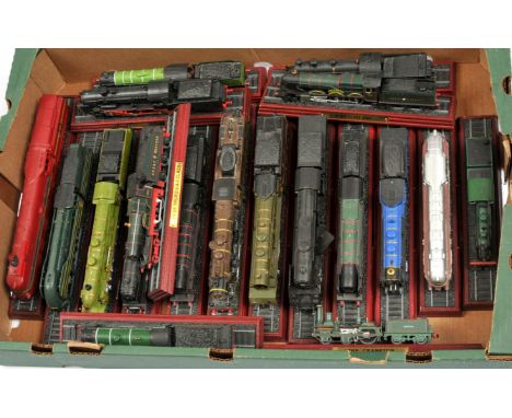 Plastic Static Loco Models. Small qty of static loco models mounted on wooden display plinths, to include LNER V2 Green Arrow