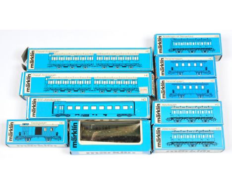 Marklin HO Assorted Passenger Stock. Mixed Eras, 4071 TEE with 2pin through wire connection, two glazing sections missing but