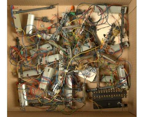 Assorted HO Signals -Fleischmann &amp; Marklin Unboxed: 25 mechanical and Colour Light signals and two base modules. Conditio