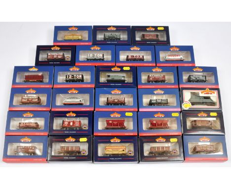 Bachmann mixed group of Wagons to include Assortment of Hoppers, Tankers and Break Vans and others (see photo). Conditions ar