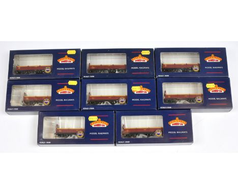 Bachmann group of OBA Wagons in EWS Livery: 1x 38-040A, 2x 38-040, 5x 38-043. Conditions are Excellent to Mint and Excellent 