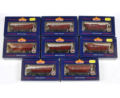 Bachmann 00 CEA Wagons 38-020 QTY8: A rake of &nbsp;38-020 EWS Covered Hopper wagons, Conditions Near Mint, Boxes Excellent.