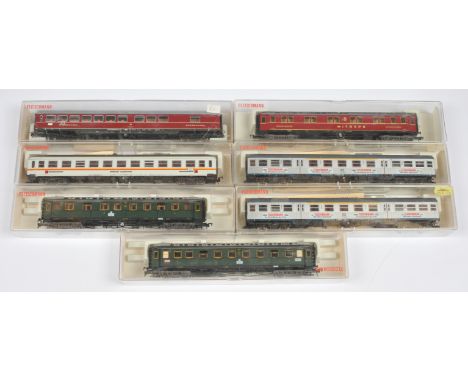 Fleischmann HO Assorted Carriages QTY 7, Conditions Good to Excellent, Cases are Fair to Good.