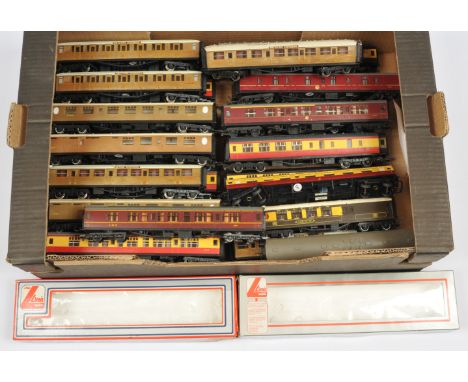 Triang, Hornby, Lima Group of unboxed coaches. To include Triang Pullman Car No.79, Hornby LNER Teak 1st / 3rd 22357, Lima LM