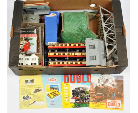 Hornby Dublo, Kit Built Buildings &amp; other items. To include Loose 3-Rail curves &amp; straights, boxed manual &amp; elect