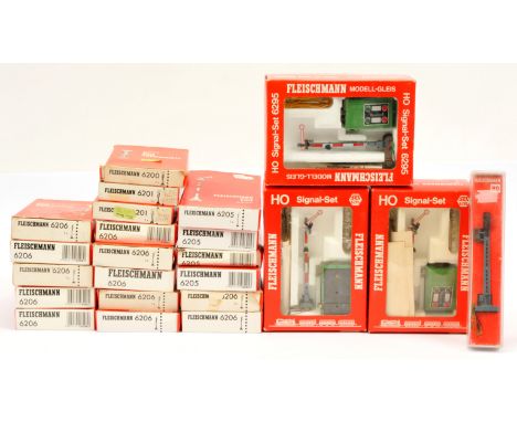 Assorted HO Signals -Fleischmann Boxed: A mix of Mechanical and Colour-Light signals, Untested, Conditions: Good to Excellent