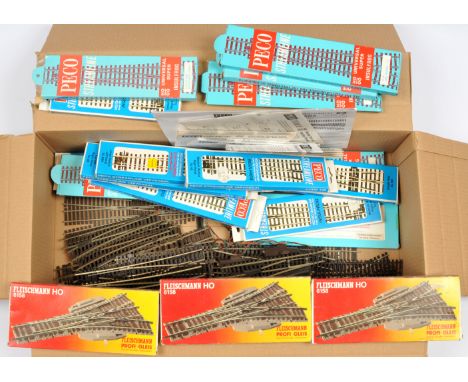 OO/HO Points collection - 2x Unknown brand, Shinohara 3 way points and crossing, 3x Liliput, 27x Peco turnouts - assorted typ