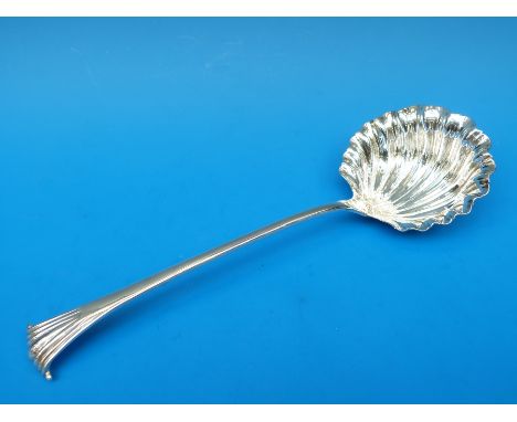 An Onslow pattern hallmarked silver ladle with scallop-shaped bowl, Sheffield 1911, maker Thomas Bradbury & Sons (33cm long, 