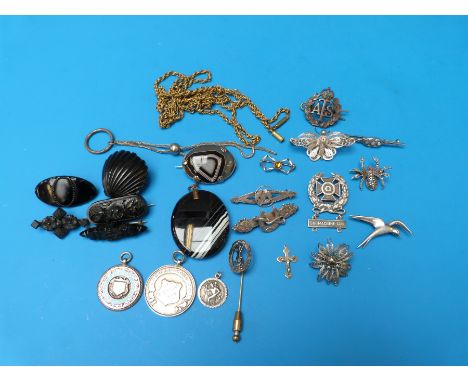 A quantity of brooches to include silver hunting and sweetheart examples, marcasite brooch in the form of a spider, Scottish 