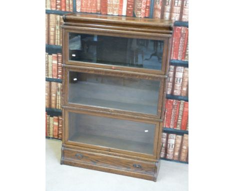 A three-tier oak Globe Wernicke style bookcase (W86 x D31 x L130cm)