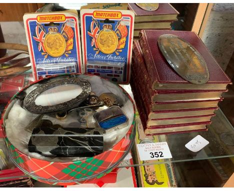 A RMS BERENGARIA COMPACT, COINS, COSTUME JEWELLERY, BADGES &amp; OTHER ITEMS