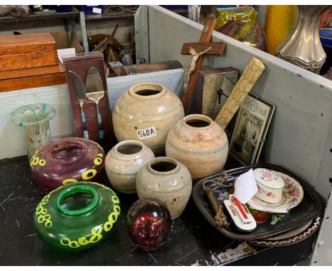 PART SHELF TO INCLUDE MDINA GLASS, TRADECRAFT CHEESE CUTLERY, DESK CLOCK, &amp; 4 STONEWARE GINGER JARS