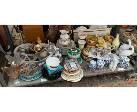 SHELF TO INCLUDE BLUE &amp; WHITE CHINA, CERAMICS, BIRD ORNAMENTS, WINE HOLDER ETC