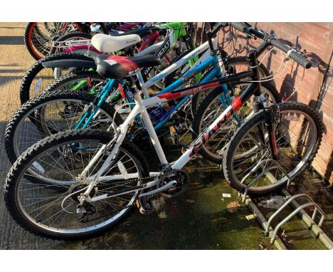 26 GIANT BOULDER SHOCK GENTS BICYCLE WITH SPRUNG FORKS"