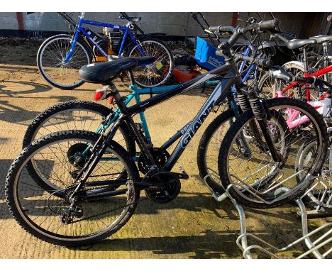 24 GIANT BOULDER GENTS BICYCLE WITH SPRUNG FORKS"