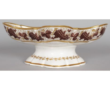 A FLIGHT BARR AND BARR WORCESTER PEDESTAL DISH painted in monochrome with grape vines enhanced with gilding, circular Royal W