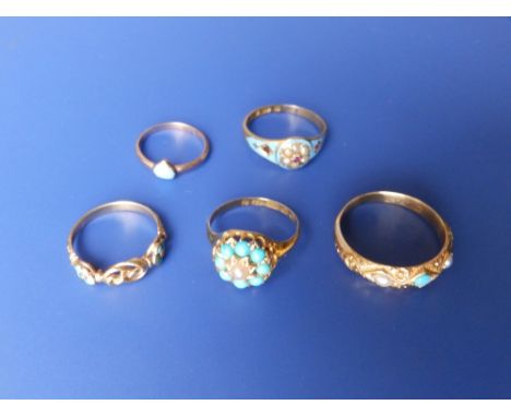 Four Victorian turquoise set rings and a pearl set ring enamelled in turquoise colour. (5)