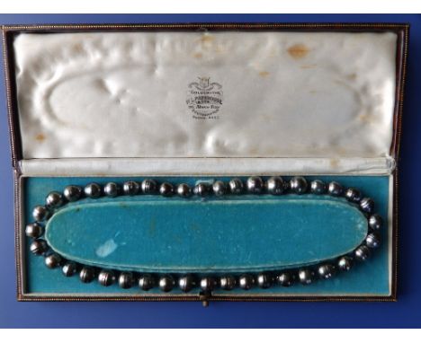 A black Tahitian 'circle' pearl necklace, the central pearl fitted with an internal 750 white metal clasp ,  maximum diameter