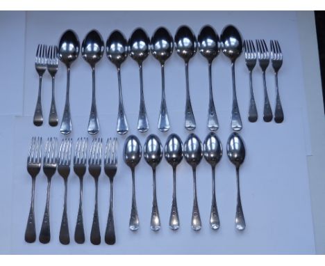 25 pieces of Old English pattern silver cutlery - JR, Sheffield 1901.