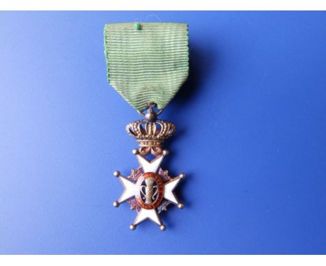 A Swedish enamelled gold miniature Order of the Vasa medal - ex Estate of Malte Stierngranat - slight damage to white enamel.